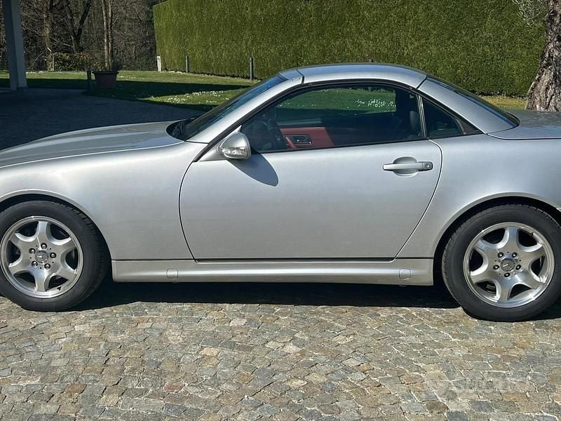 Usata Mercedes SLK320 218 CV (160 kW) 2000 Argento Cabrio