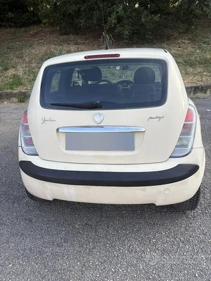 Usata Lancia Ypsilon 69 CV (50 kW) 2004 Giallo Utilitaria