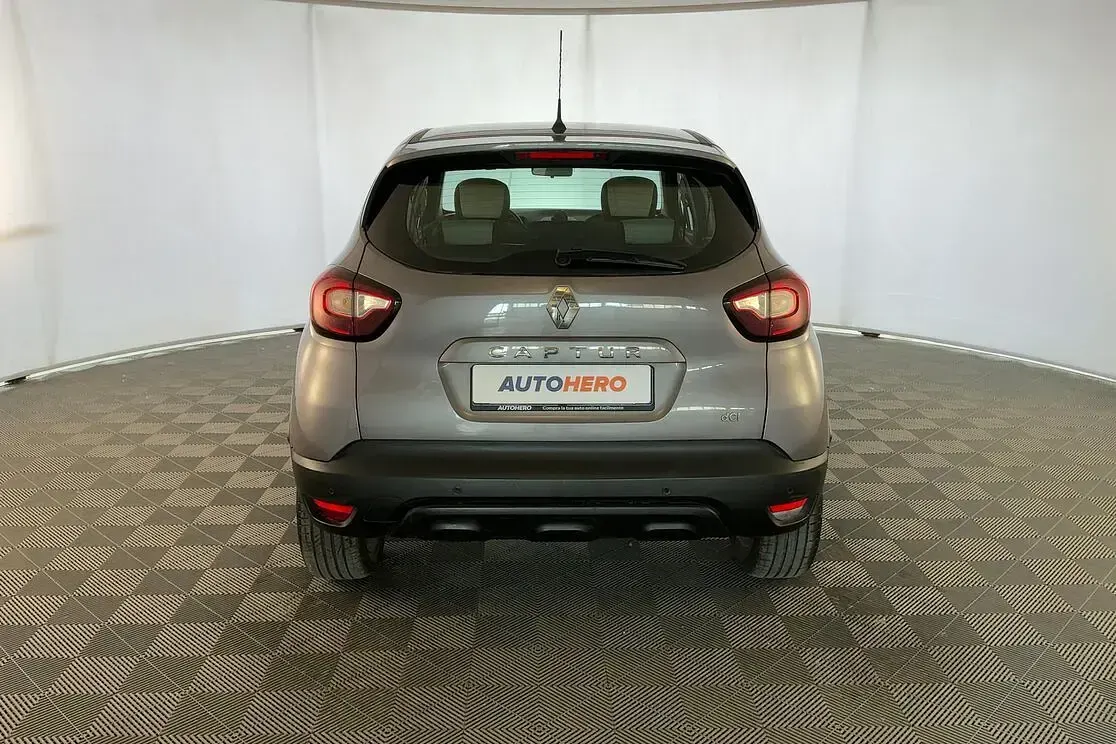 Usata Renault Captur Business 110 CV (80 kW) 2017 Grigio SUV