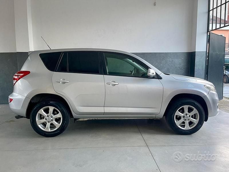 Begagnad Toyota RAV4 Lounge 150 HK (110 kW) 2012 Grå SUV