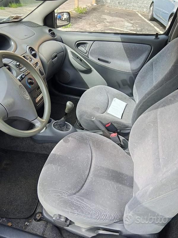 Usata Toyota Yaris 2000 Grigio Utilitaria
