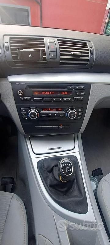 Begagnad BMW 118 2008 Blå Halvkombi