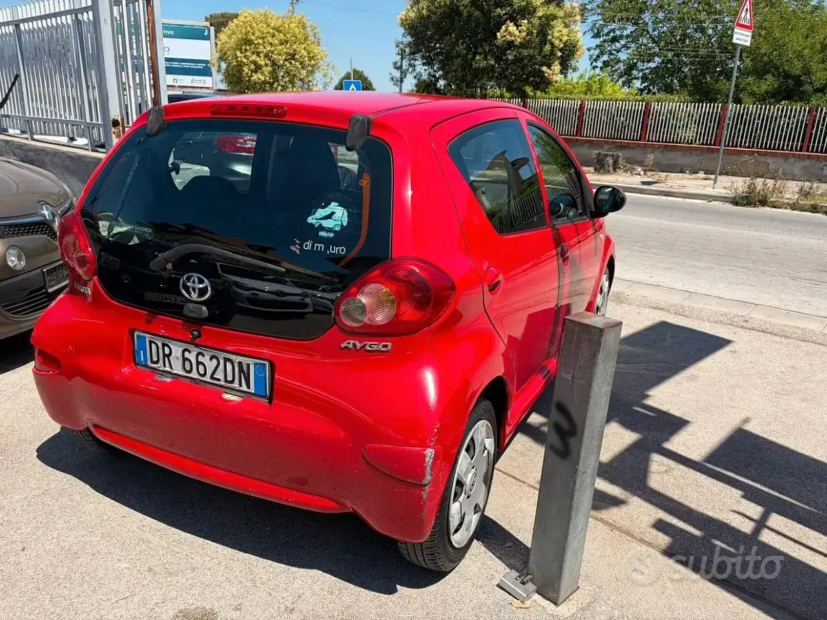 Usata Toyota Aygo 68 CV (50 kW) 2008 Rosso Utilitaria