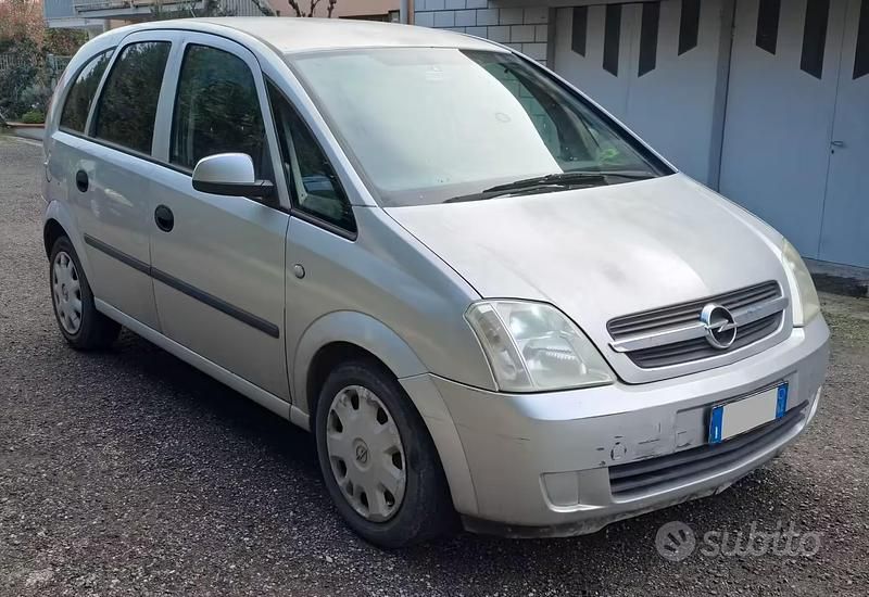 Usata Opel Meriva 101 CV (74 kW) 2005 Grigio Monovolume