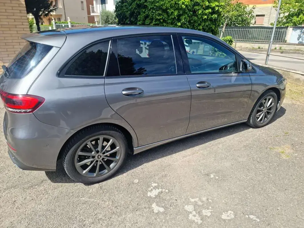 Usata Mercedes B200 163 CV (119 kW) 2020 Nero Utilitaria
