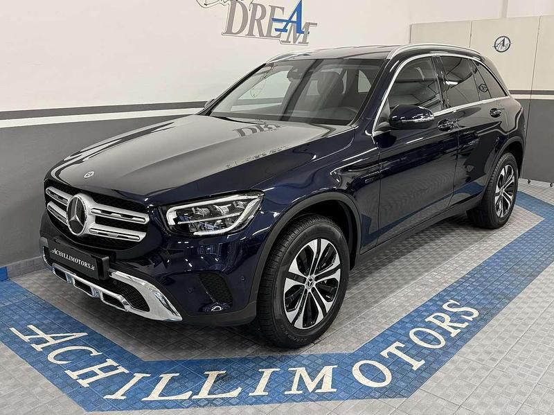 Usata Mercedes GLC300e Business 211 CV (155 kW) 2020 Blu canvansite SUV