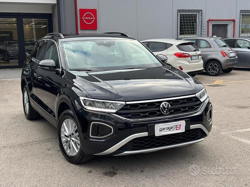 Usata VW T-Roc Life 116 CV (85 kW) 2022 Nero SUV