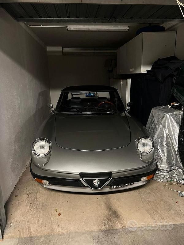 Usata Alfa Romeo Spider 104 CV (76 kW) 1983 Grigio Cabrio