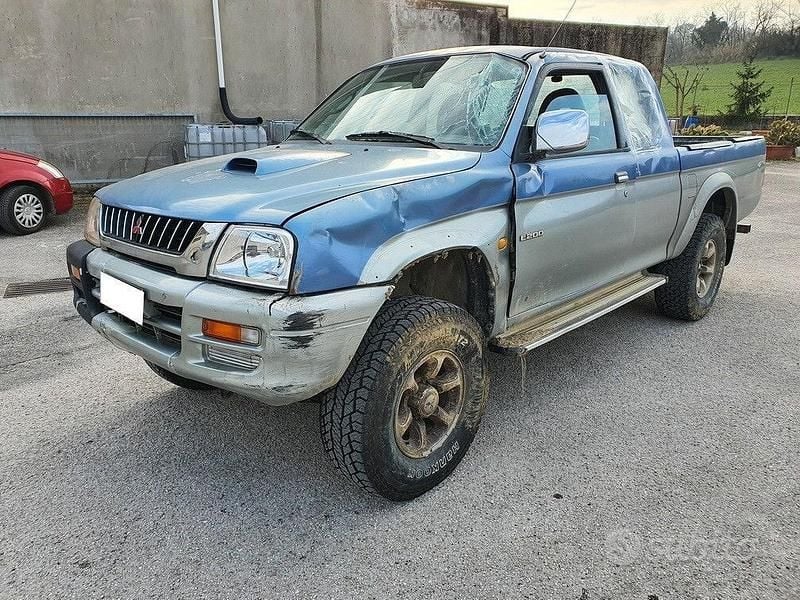 Usata Mitsubishi L200 100 CV (73 kW) 1999 Blu Pick-up