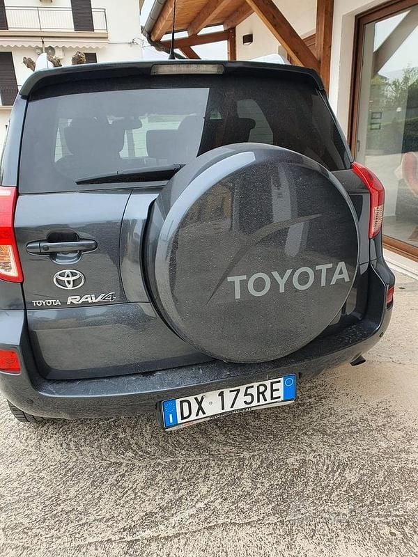 Usata Toyota RAV4 177 CV (130 kW) 2009 Grigio SUV