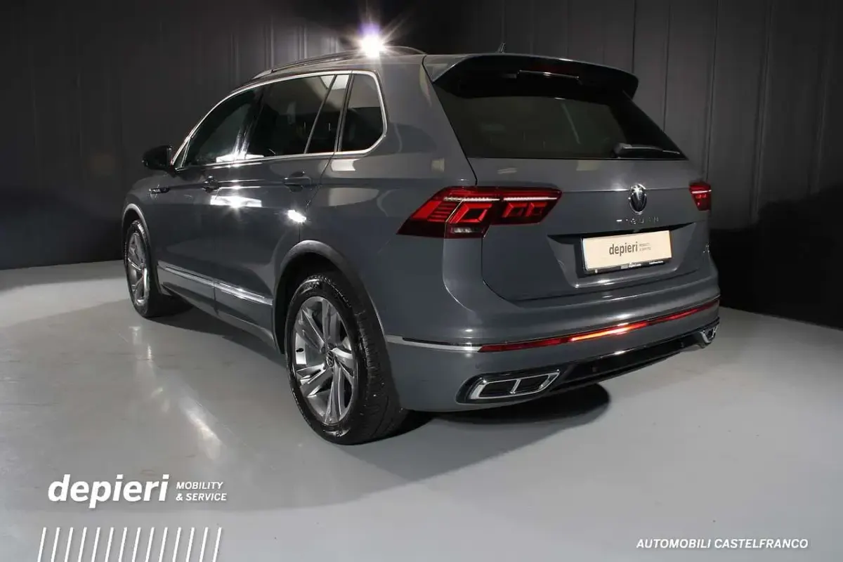Usata VW Tiguan R-line 150 CV (110 kW) 2022 Grigio SUV