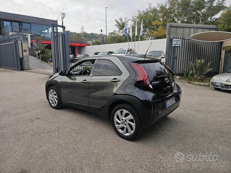 Usata Toyota Aygo X Trend 72 CV (52 kW) 2022 Grigio SUV