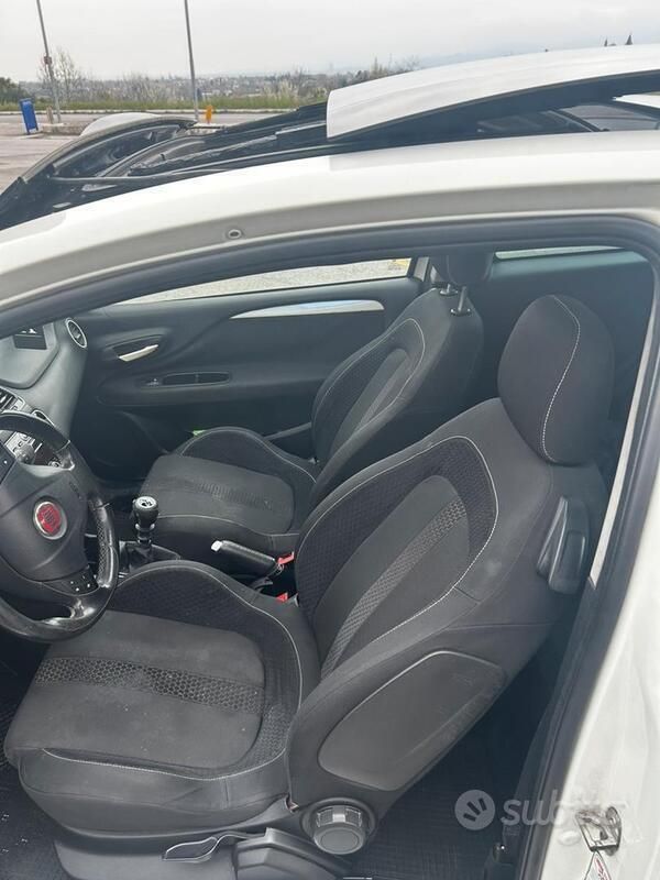 Usata Fiat Grande Punto 120 CV (88 kW) 2011 Bianco Utilitaria