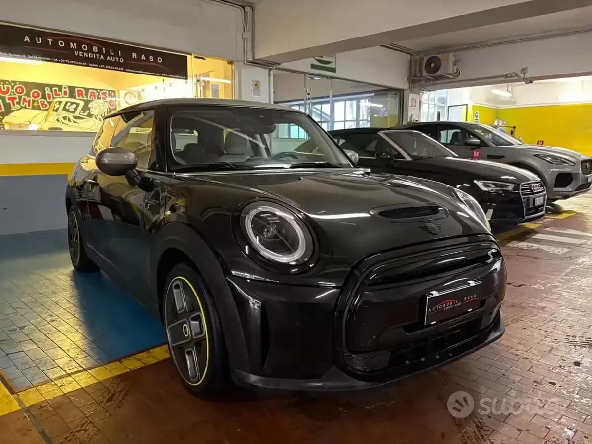 Usata Mini Cooper SE 75 kW (102 CV) 2022 Nero Utilitaria