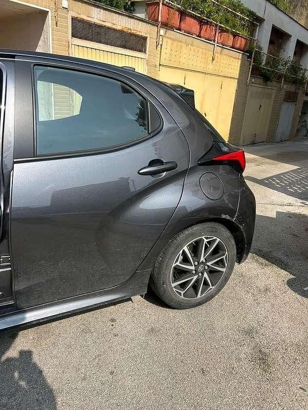 Usata Toyota Yaris Hybrid Trend 116 CV (85 kW) 2022 Grigio Berlina