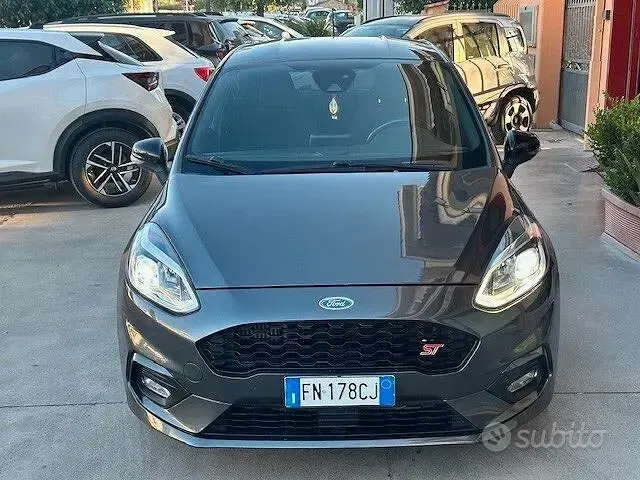 Usata Ford Fiesta ST-Line 120 CV (88 kW) 2018 Grigio Utilitaria