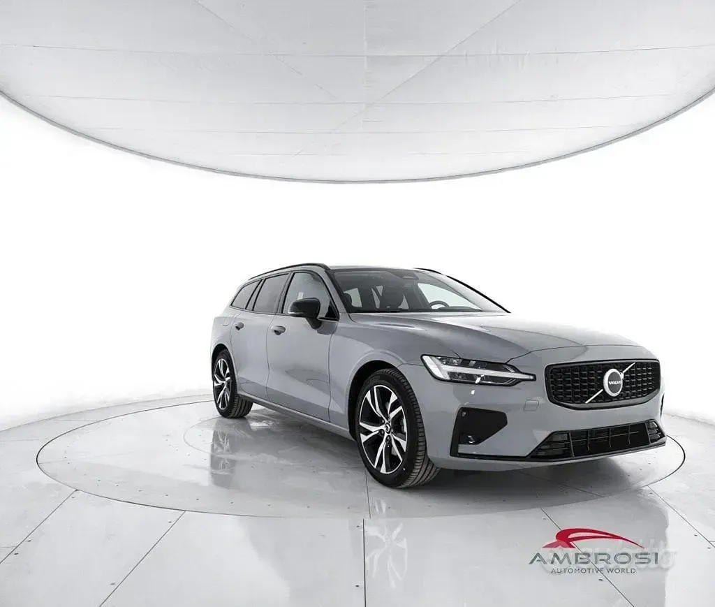 Nuova Volvo V60 Plus 197 CV (144 kW) 2026 Grigio Station wagon