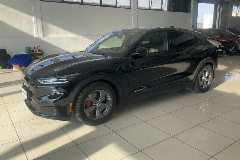 Nero Usata 2023 Ford Mustang Mach-E SUV | 33.099 € (Cara) - Immagine 1/4