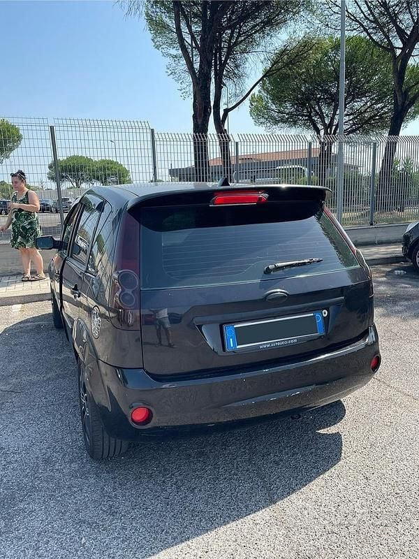 Usata Ford Fiesta 68 CV (50 kW) 2008 Nero Berlina