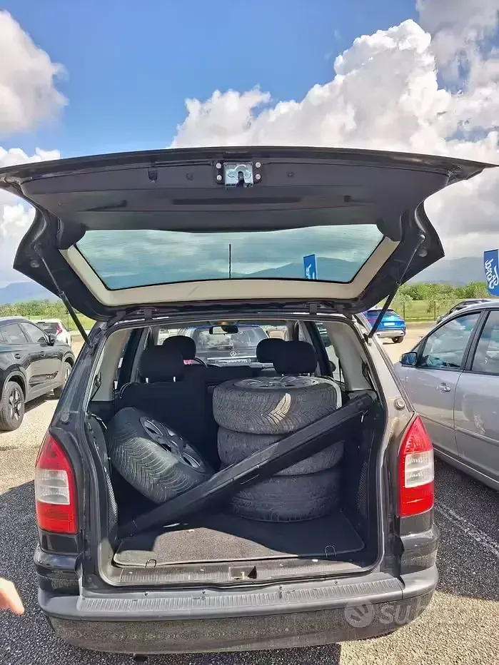 Usata Opel Zafira 101 CV (74 kW) 2005 Nero Monovolume