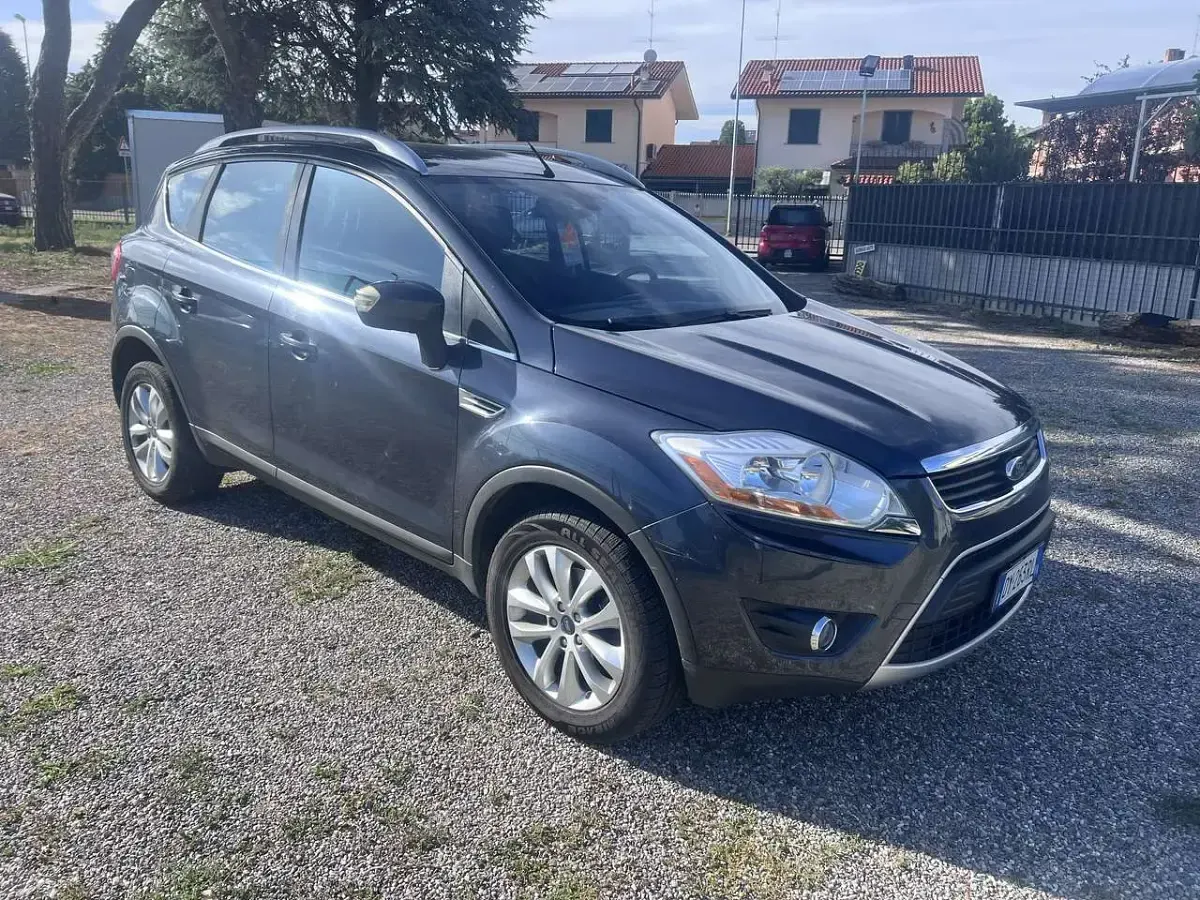 Usata Ford Kuga Titanium 136 CV (100 kW) 2009 Blu/azzurro SUV