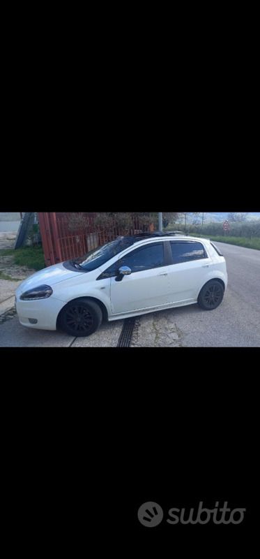 Usata Fiat Grande Punto 90 CV (66 kW) 2009 Bianco Utilitaria