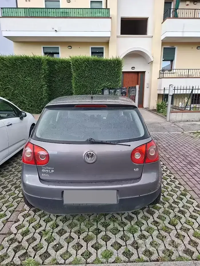 Usata VW Golf V 102 CV (75 kW) 2007 Grigio Berlina