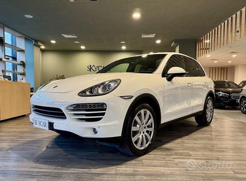 Bianco Usata 2010 Porsche Cayenne SUV | 21.900 € (Buon prezzo) - Immagine 1/3
