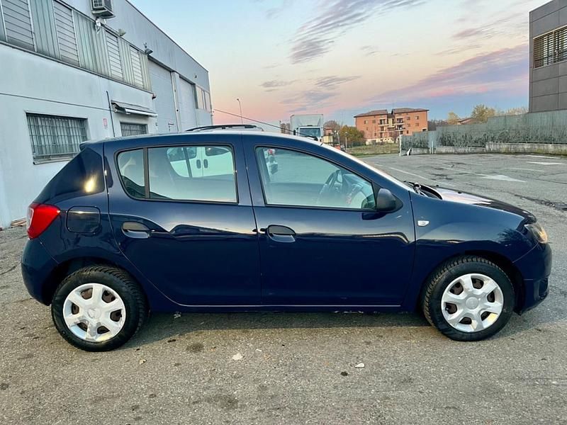 Usata Dacia Sandero 75 CV (55 kW) 2014 Blu Berlina