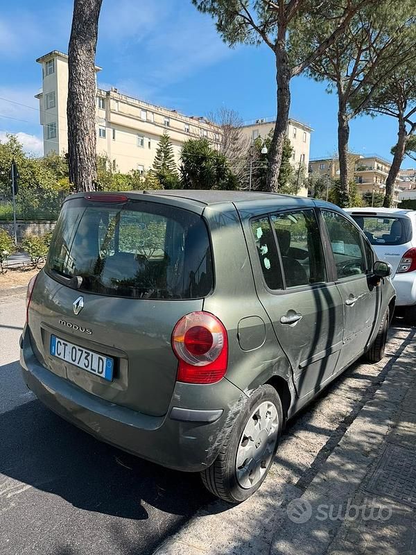 Usata Renault Modus 65 CV (47 kW) 2005 Verde Monovolume