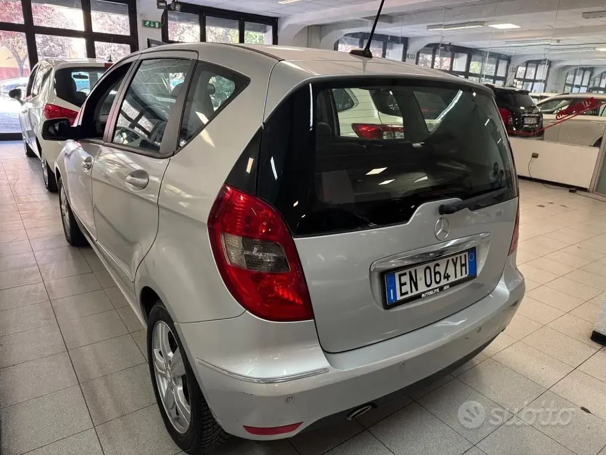 Usata Mercedes A150 Executive 95 CV (69 kW) 2011 Grigio Utilitaria