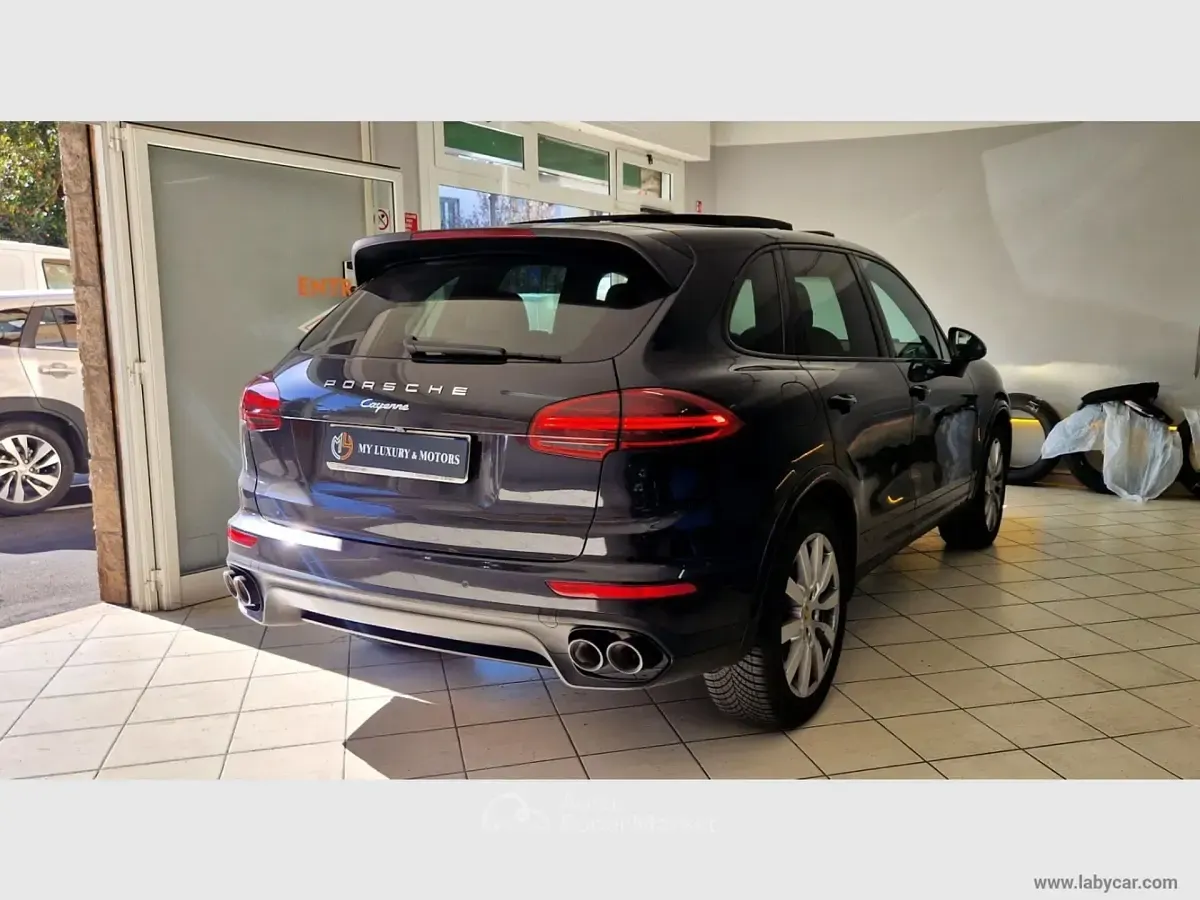 Usata Porsche Cayenne Platinum Edition 250 CV (183 kW) 2017 Nero SUV