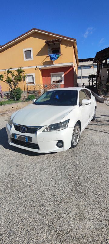 Usata 2012 Lexus CT200h Tre volumi | 9000 € (Buon prezzo) - Immagine 1/4
