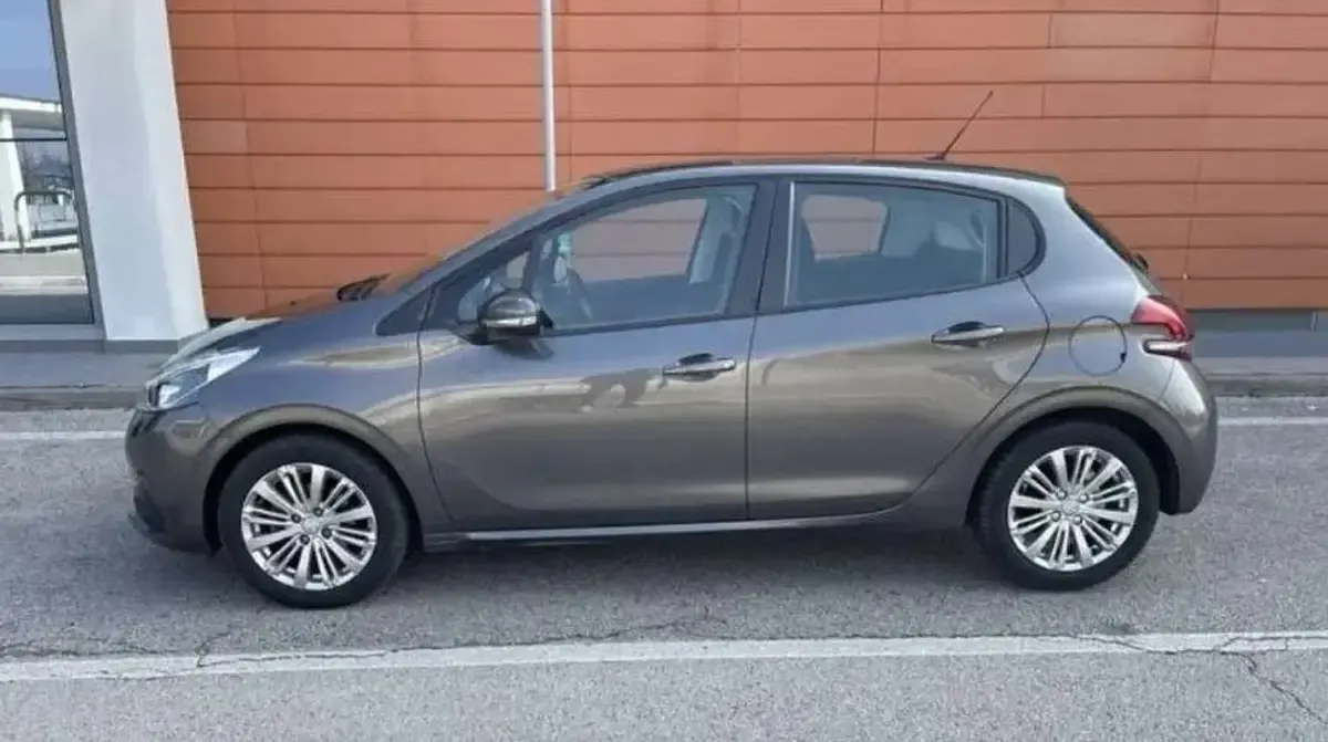 Usata Peugeot 208 Style 82 CV (60 kW) 2019 Grigio Utilitaria