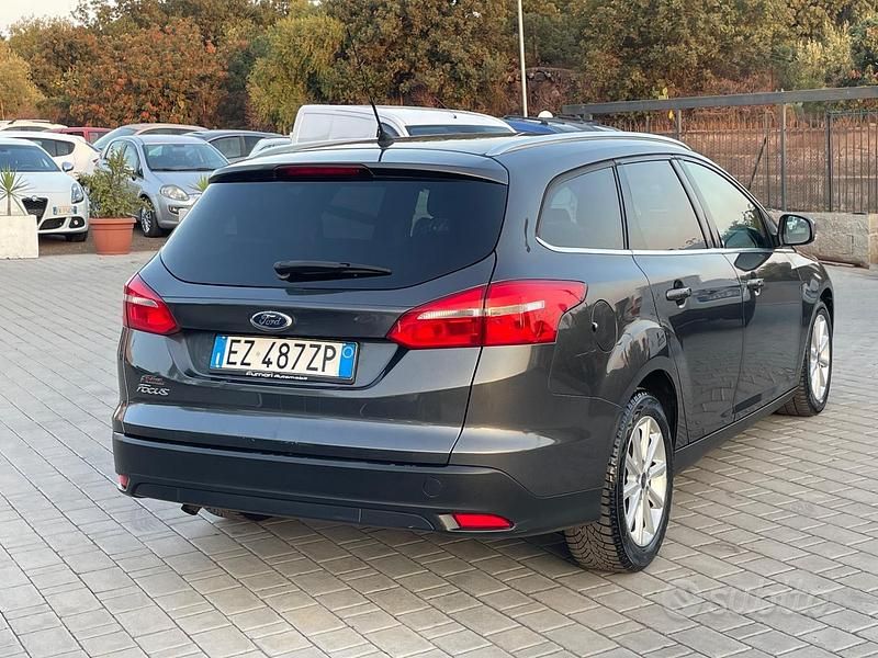 Usata Ford Focus 120 CV (88 kW) 2015 Grigio Station wagon