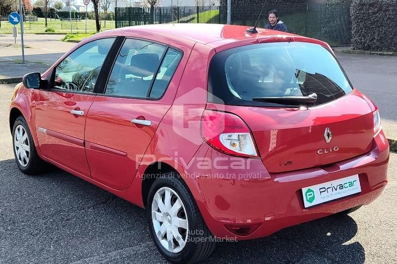 Usata Renault Clio II Dynamique 75 CV (55 kW) 2010 Rosso Berlina