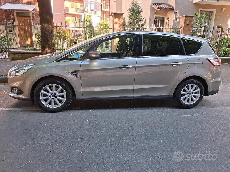 Usata Ford S-MAX S 120 CV (88 kW) 2017 Grigio Monovolume