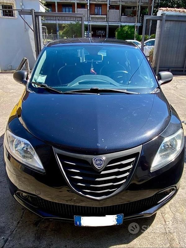 Usata Lancia Ypsilon 69 CV (50 kW) 2014 Nero Utilitaria