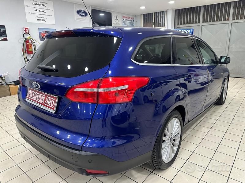 Begagnad Ford Focus Titanium 120 HK (88 kW) 2018 Blå Kombi