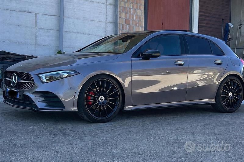 Usata Mercedes A180 Premium 116 CV (85 kW) 2019 Grigio Berlina