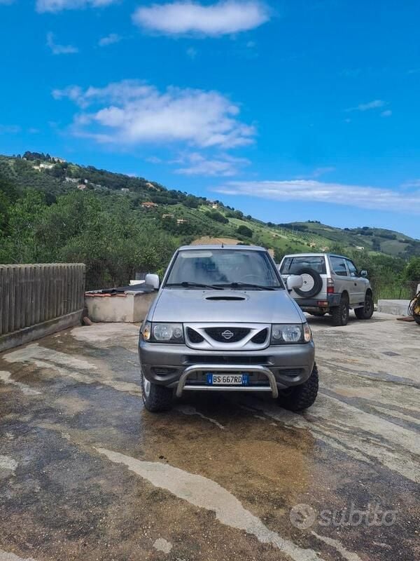 Grigio Usata 2001 Nissan Terrano SUV | 4700 € (Buon prezzo) - Immagine 1/4