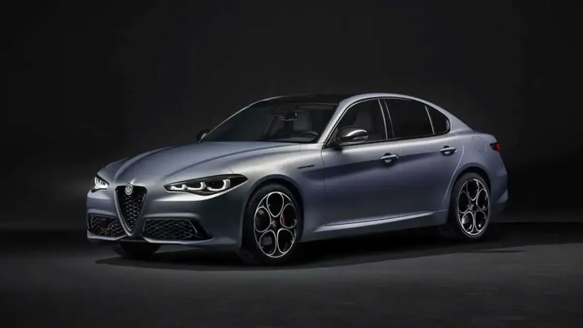 Nuova Alfa Romeo Giulia Veloce 160 CV (117 kW) 2026 Argento Berlina