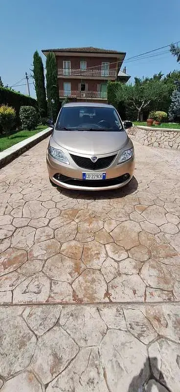 Usata Lancia Ypsilon Gold 69 CV (50 kW) 2021 Giallo Utilitaria