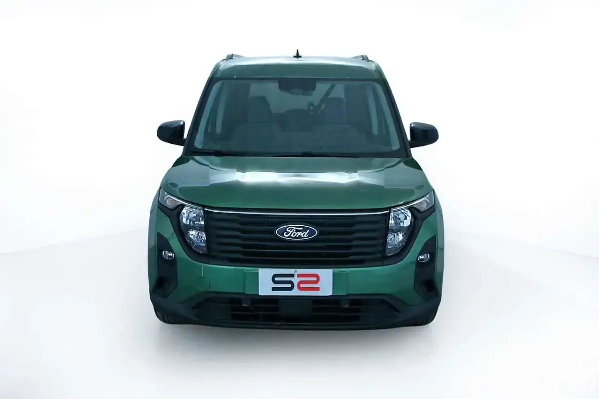 Usata Ford Tourneo Courier Titanium 125 CV (91 kW) 2025 Verde Monovolume