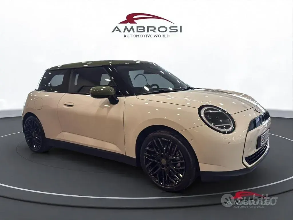 Nuova Mini Cooper 160 kW (218 CV) 2026 Bianco Utilitaria
