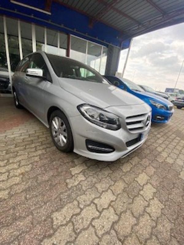Usata Mercedes B180 109 CV (80 kW) 2016 Grigio Monovolume
