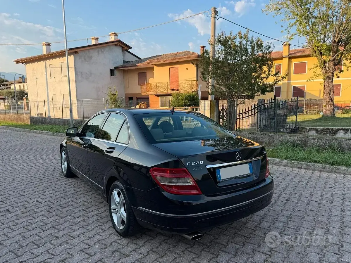 Usata Mercedes C220 170 CV (125 kW) 2008 Nero Berlina