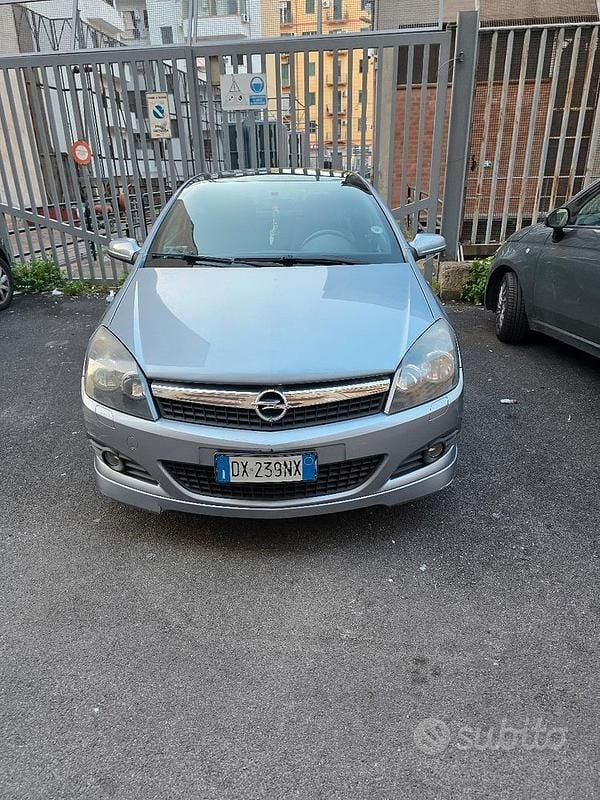 Usata Opel Astra GTC 125 CV (91 kW) 2007 Grigio Coupé