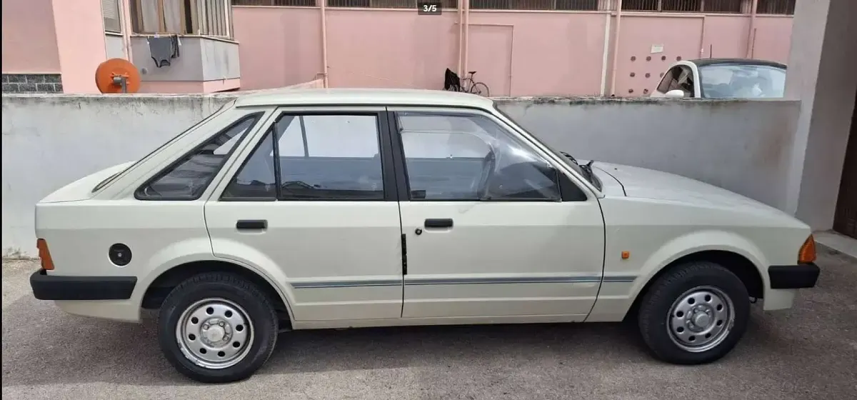 Usata Ford Escort 54 CV (39 kW) 1981 Beige Berlina