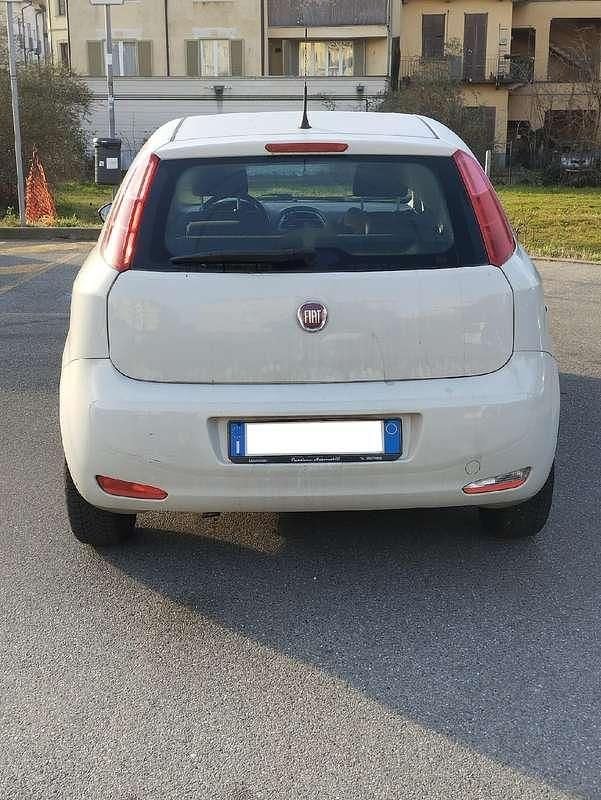 Usata Fiat Punto Young 75 CV (55 kW) 2018 Bianco Utilitaria